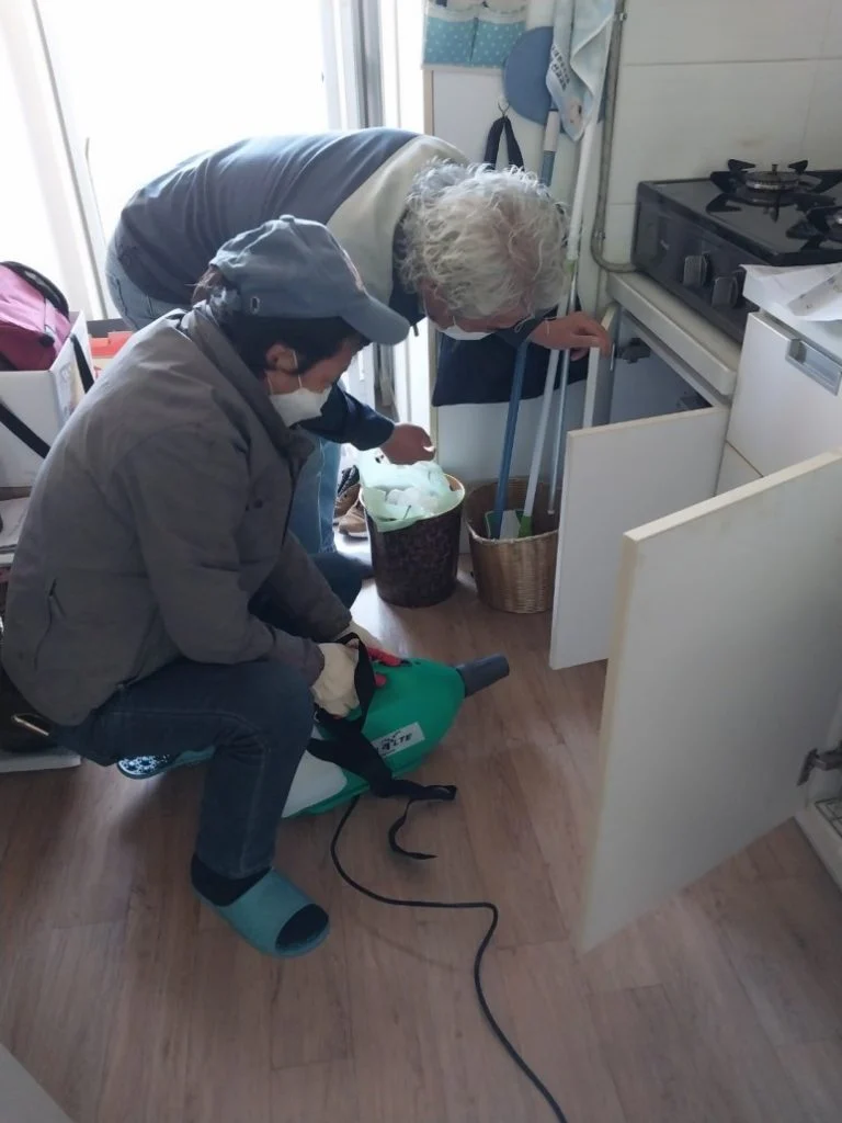 성남시 관내 분당구 정자2동 취약계층 5가구를 대상으로 방역소독